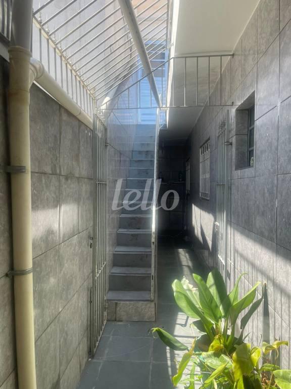 ESCADAS de Casa à venda, térrea com 130 m², 4 quartos e 2 vagas em Jardim Santa Mena - Guarulhos