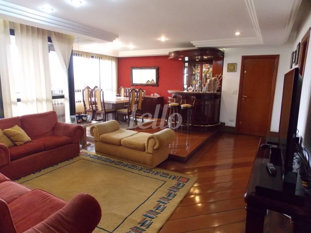 SALA DOIS AMBIENTES de Apartamento à venda, Padrão com 186 m², 4 quartos e 2 vagas em Jardim São Paulo - São Paulo