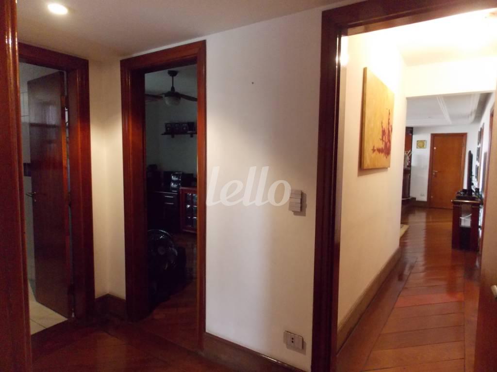 CORREDOR INTERNO de Apartamento à venda, Padrão com 186 m², 4 quartos e 2 vagas em Jardim São Paulo - São Paulo