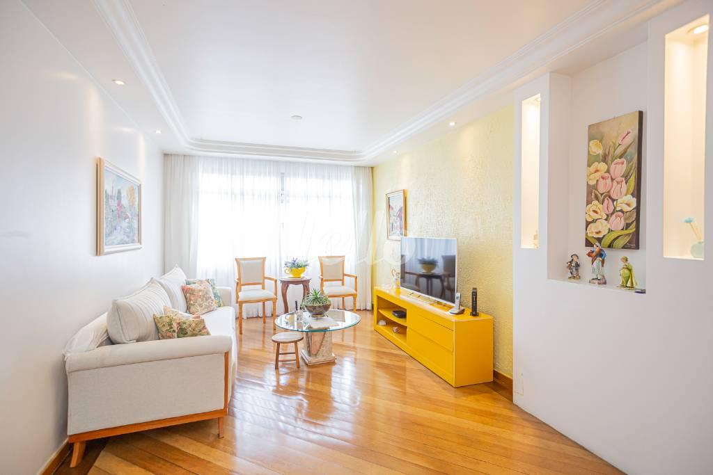 SALA de Apartamento para alugar, Padrão com 130 m², 3 quartos e 1 vaga em Cerqueira César - São Paulo