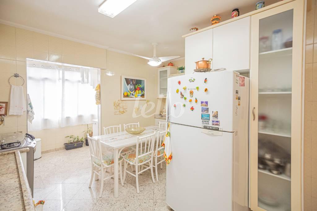 COZINHA de Apartamento para alugar, Padrão com 130 m², 3 quartos e 1 vaga em Cerqueira César - São Paulo