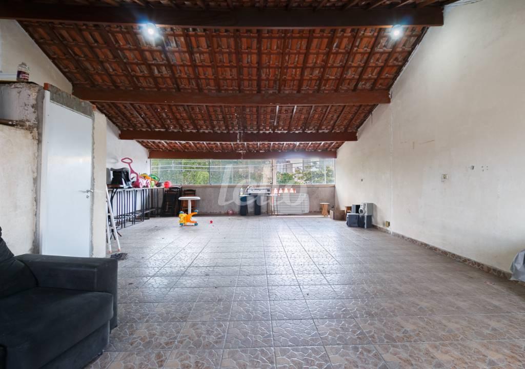 TERRAÇO de Casa para alugar, assobradada com 300 m², 3 quartos e em Vila Aricanduva - São Paulo
