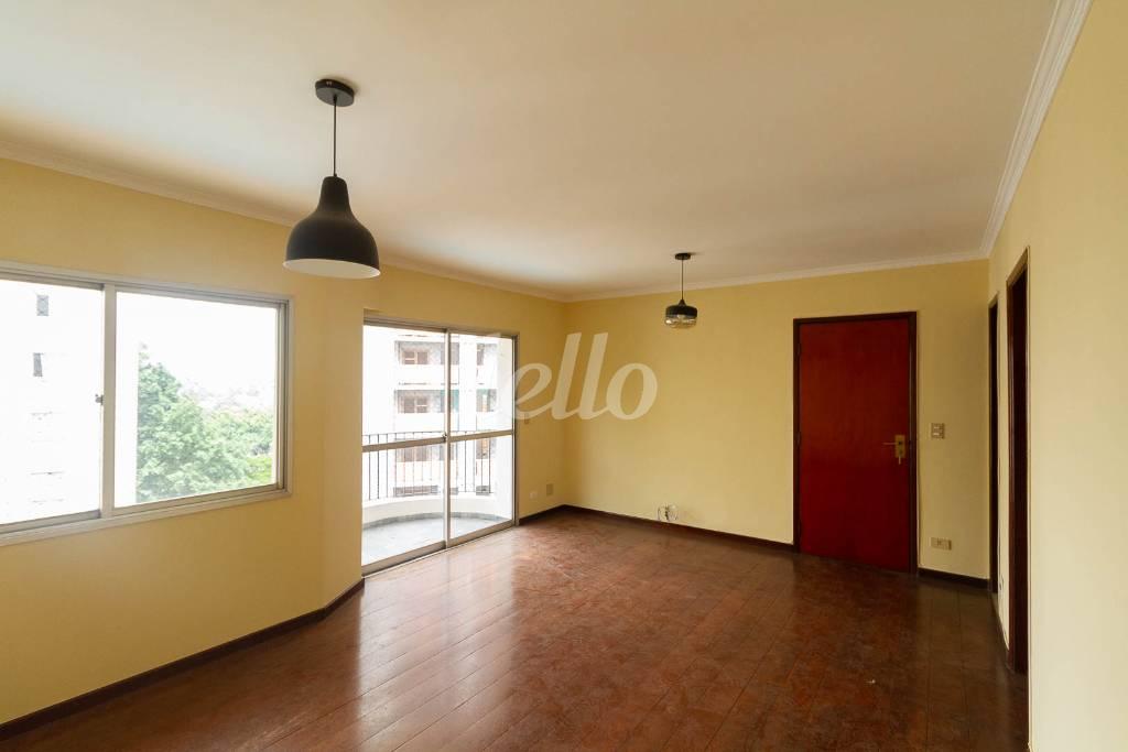 SALA de Apartamento para alugar, Padrão com 95 m², 3 quartos e 2 vagas em Alto de Pinheiros - São Paulo