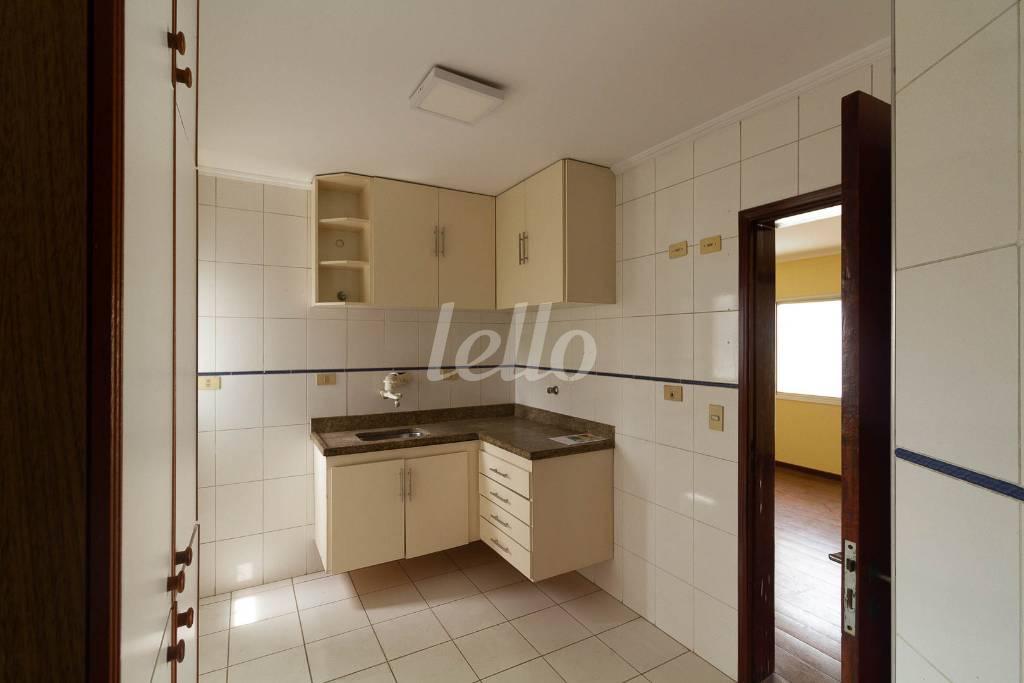 COZINHA de Apartamento para alugar, Padrão com 95 m², 3 quartos e 2 vagas em Alto de Pinheiros - São Paulo