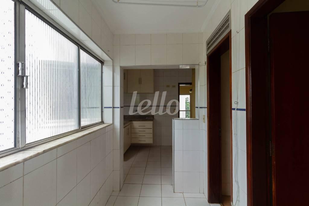 AREA DE SERVIÇO de Apartamento para alugar, Padrão com 95 m², 3 quartos e 2 vagas em Alto de Pinheiros - São Paulo