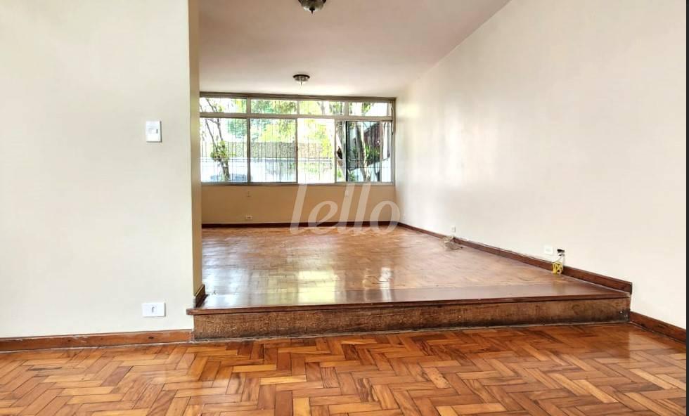 SALA de Casa à venda, sobrado com 280 m², 4 quartos e 4 vagas em Mirandopolis - São Paulo