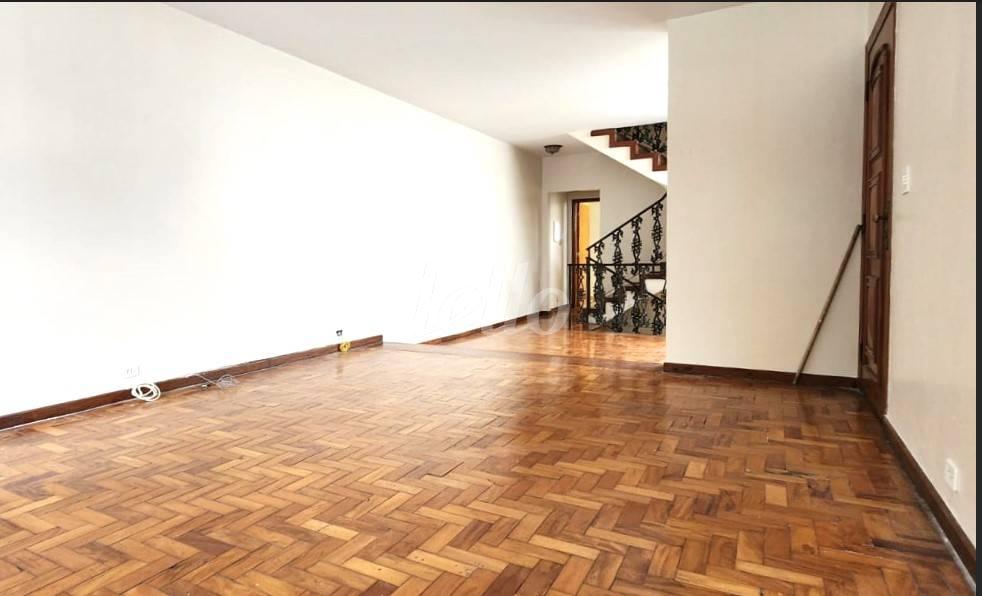 SALA de Casa à venda, sobrado com 280 m², 4 quartos e 4 vagas em Mirandopolis - São Paulo