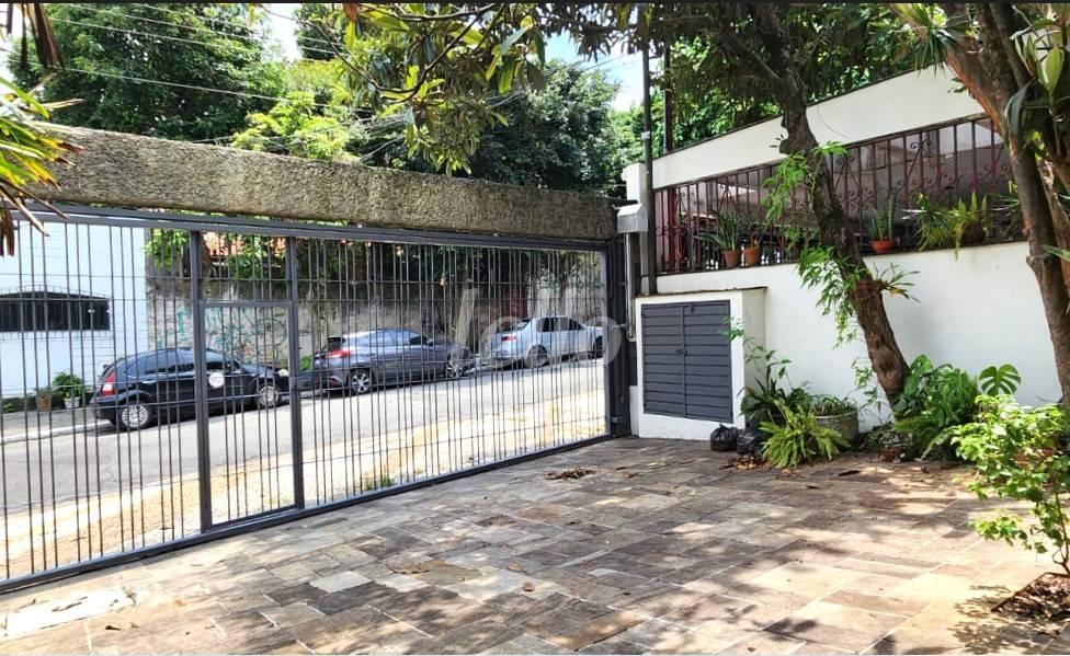 GARAGEM de Casa à venda, sobrado com 280 m², 4 quartos e 4 vagas em Mirandopolis - São Paulo