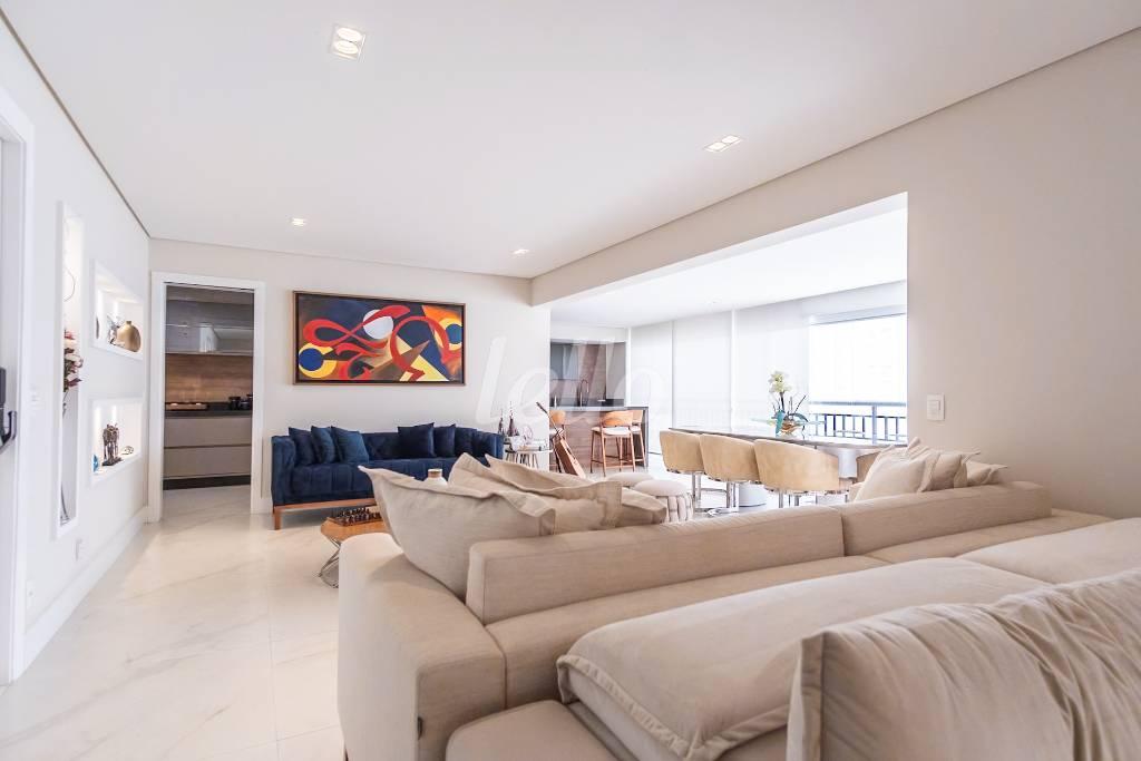 SALA PARA DOIS AMBIENTES de Apartamento à venda, Padrão com 176 m², 4 quartos e 3 vagas em Chácara Califórnia - São Paulo
