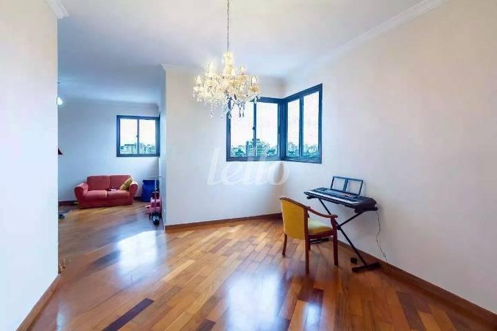 LIVING de Apartamento à venda, Padrão com 200 m², 4 quartos e 4 vagas em Indianópolis - São Paulo