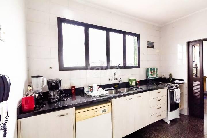 COZINHA de Apartamento à venda, Padrão com 200 m², 4 quartos e 4 vagas em Indianópolis - São Paulo