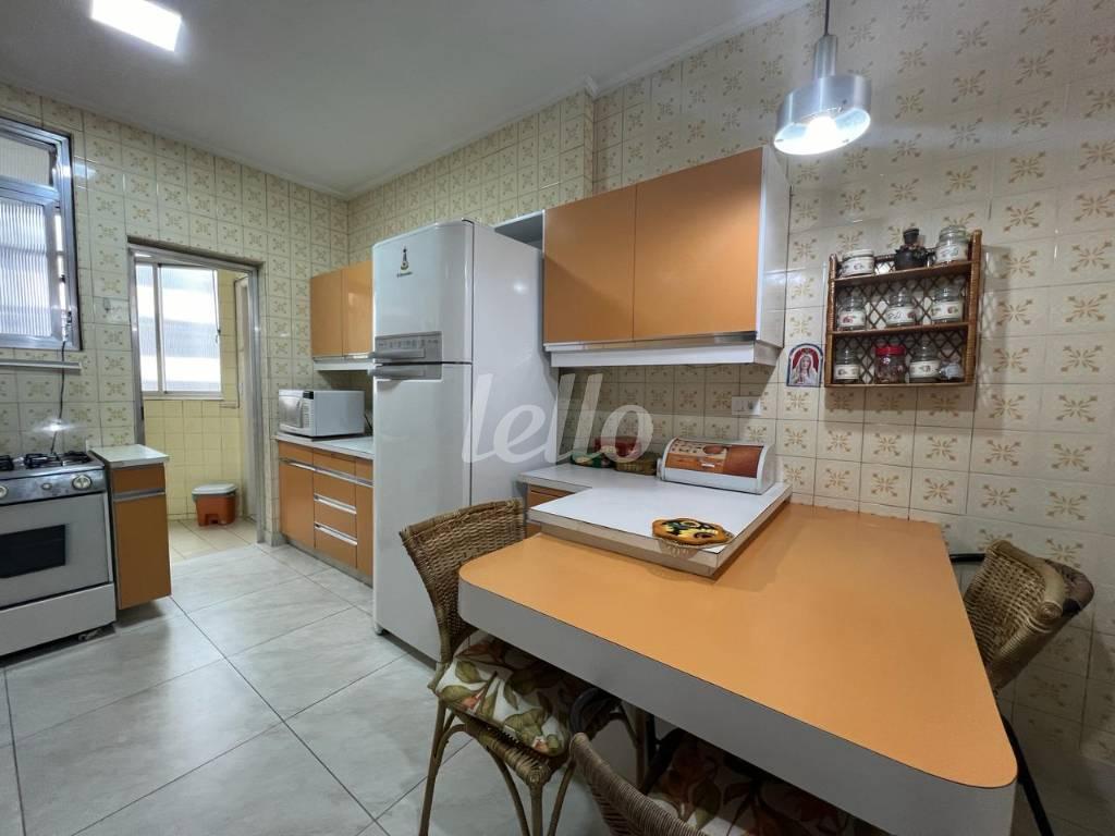 COZINHA de Apartamento à venda, Padrão com 182 m², 3 quartos e 1 vaga em Cerqueira César - São Paulo