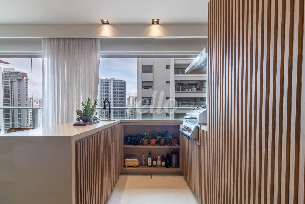 VARANDA de Apartamento à venda, Padrão com 103 m², 2 quartos e 2 vagas em Jardim Das Acácias - São Paulo