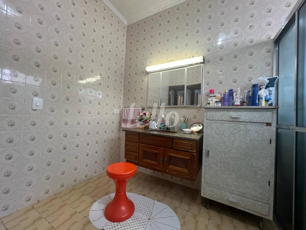 BANHEIRO de Casa à venda, térrea com 300 m², 3 quartos e 10 vagas em Vila Hamburguesa - São Paulo
