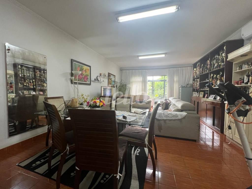SALA de Casa à venda, térrea com 300 m², 3 quartos e 10 vagas em Vila Hamburguesa - São Paulo