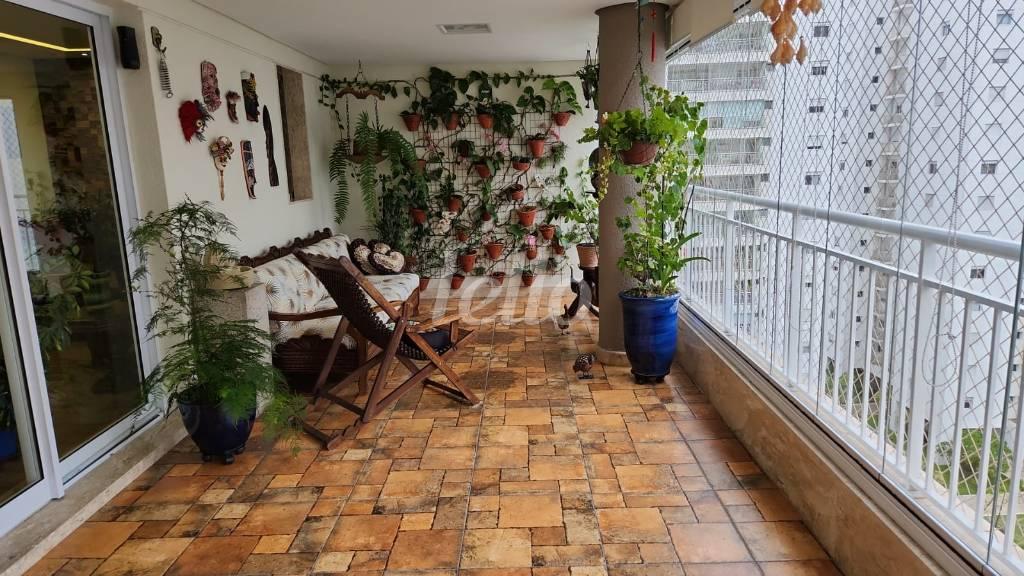 VARANDA de Apartamento à venda, Padrão com 198 m², 3 quartos e 3 vagas em Santo Antônio - São Caetano do Sul