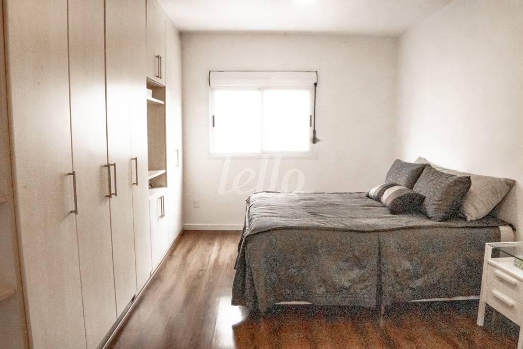 SUÍTE de Apartamento à venda, Padrão com 131 m², 3 quartos e 2 vagas em Vila Mariana - São Paulo