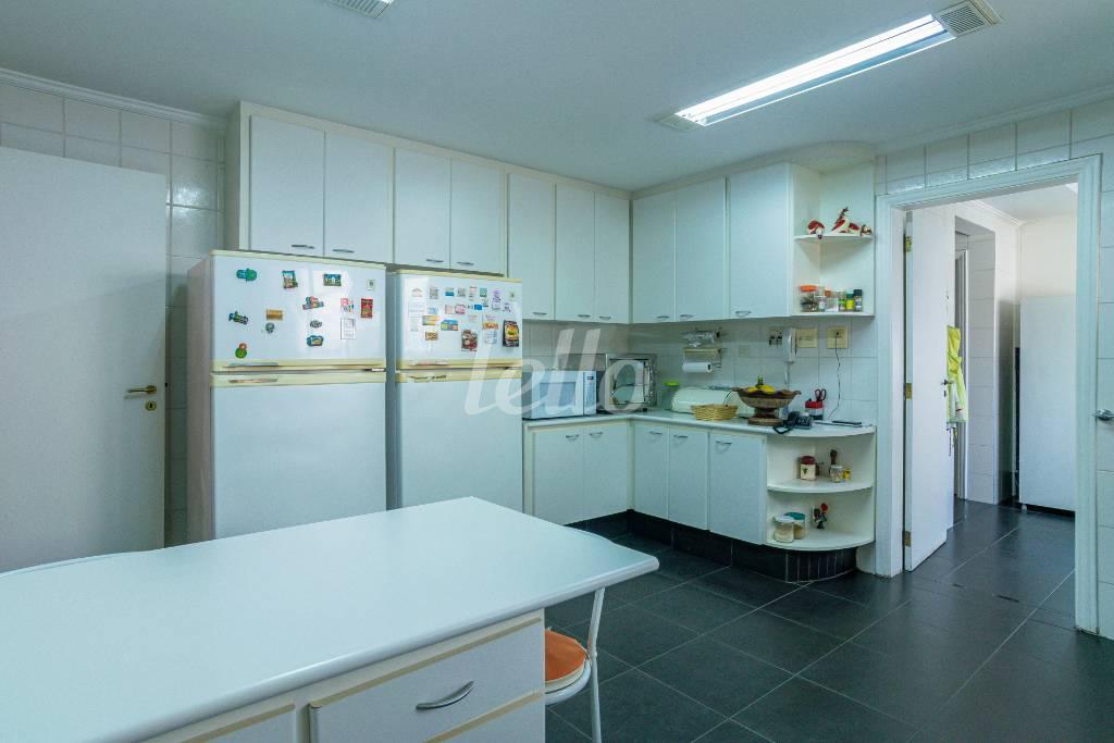 COZINHA de Apartamento à venda, Padrão com 260 m², 4 quartos e 4 vagas em Higienópolis - São Paulo