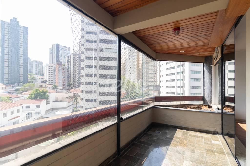 VARANDA de Apartamento à venda, Padrão com 184 m², 3 quartos e 3 vagas em Aclimação - São Paulo