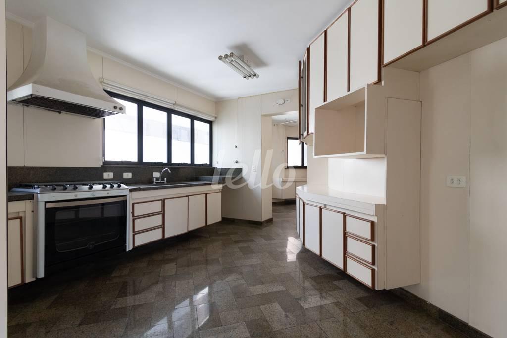 COZINHA de Apartamento à venda, Padrão com 184 m², 3 quartos e 3 vagas em Aclimação - São Paulo