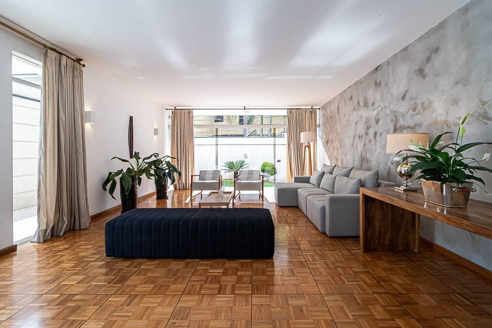 LIVING de Casa à venda, sobrado com 1182 m², 5 quartos e 7 vagas em Jardim Das Bandeiras - São Paulo