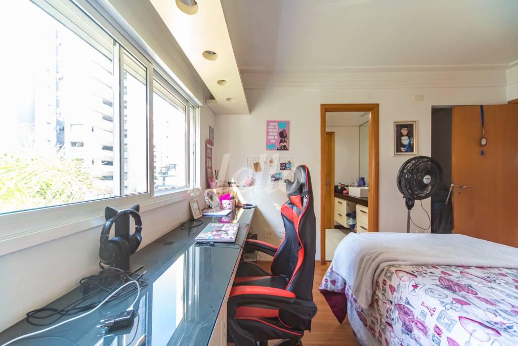 QUARTO 2 de Apartamento à venda, Padrão com 199 m², 3 quartos e 3 vagas em Jardim - Santo André