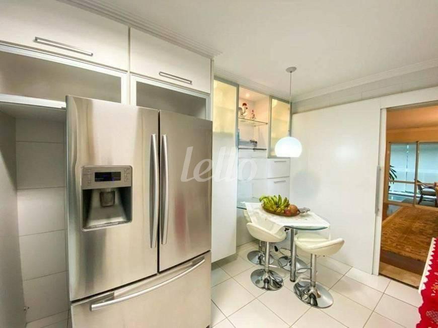 COZINHA de Apartamento para alugar, Padrão com 201 m², 3 quartos e 3 vagas em Itaim Bibi - São Paulo
