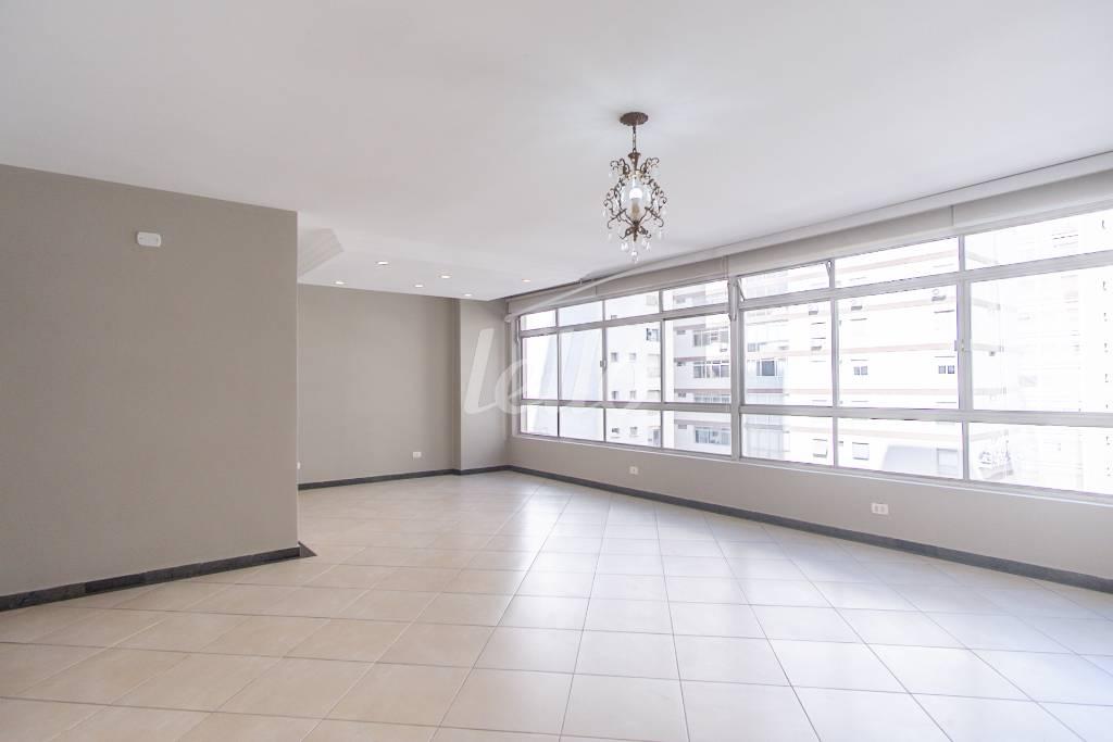 SALA de Apartamento à venda, Padrão com 143 m², 3 quartos e 2 vagas em Higienópolis - São Paulo