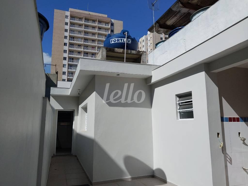QUINTAL de Casa à venda, térrea com 100 m², 2 quartos e 2 vagas em Parque Vitória - São Paulo