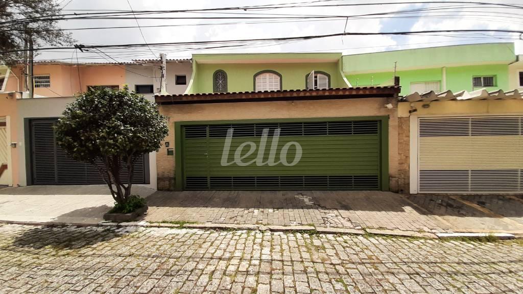 FACHADA de Casa à venda, sobrado com 350 m², 4 quartos e 3 vagas em Vila Cláudia - São Paulo
