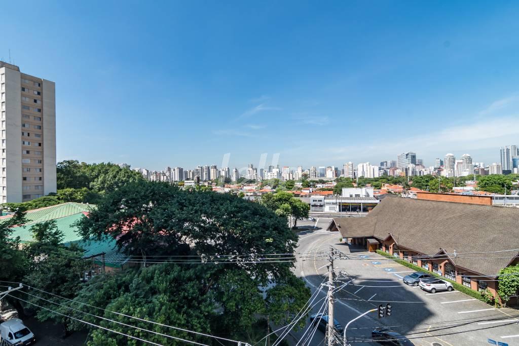 VISTA SALA de Apartamento à venda, Padrão com 65 m², 2 quartos e 2 vagas em Vila Olímpia - São Paulo