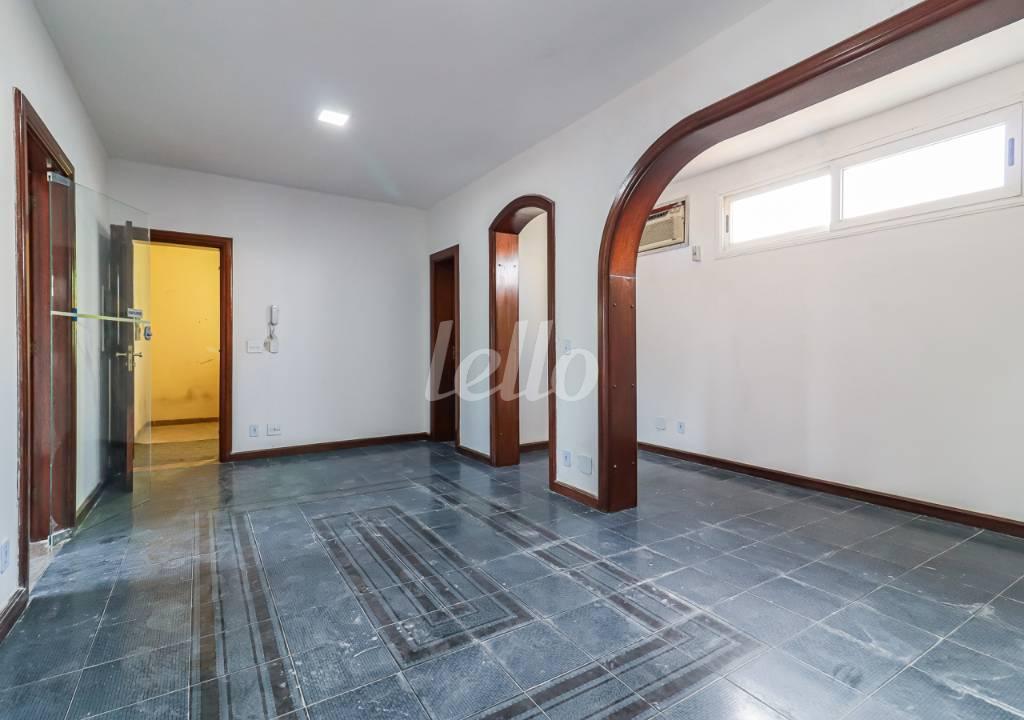 SALA de Casa para alugar, sobrado com 740 m², e 4 vagas em Vila Cruzeiro - São Paulo