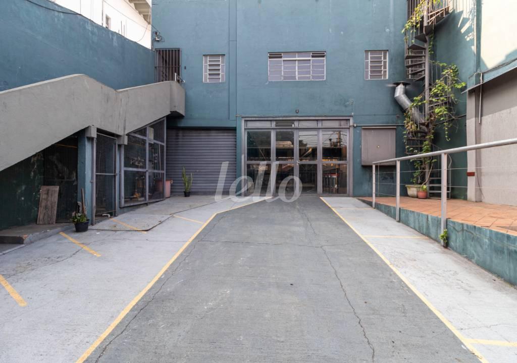ESTACIONAMENTO de Galpão/Armazém para alugar, Padrão com 597 m², e 4 vagas em Vila da Saúde - São Paulo