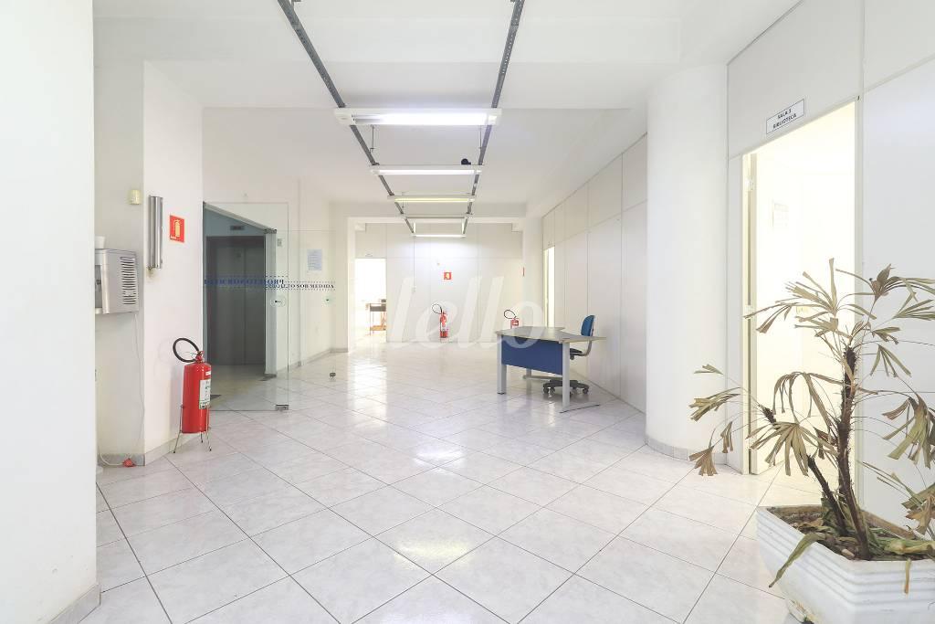 SALA de Sala / Conjunto para alugar, Padrão com 420 m², e em República - São Paulo