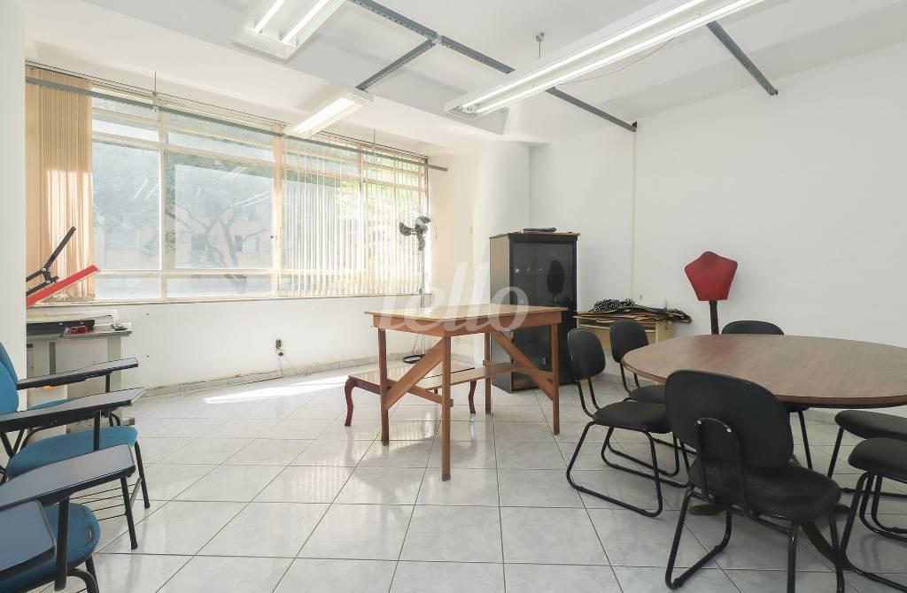 SUITE 1 de Sala / Conjunto para alugar, Padrão com 420 m², e em República - São Paulo