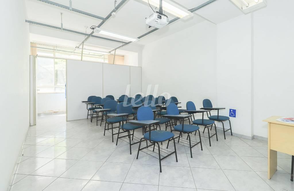 SUITE 3 de Sala / Conjunto para alugar, Padrão com 420 m², e em República - São Paulo