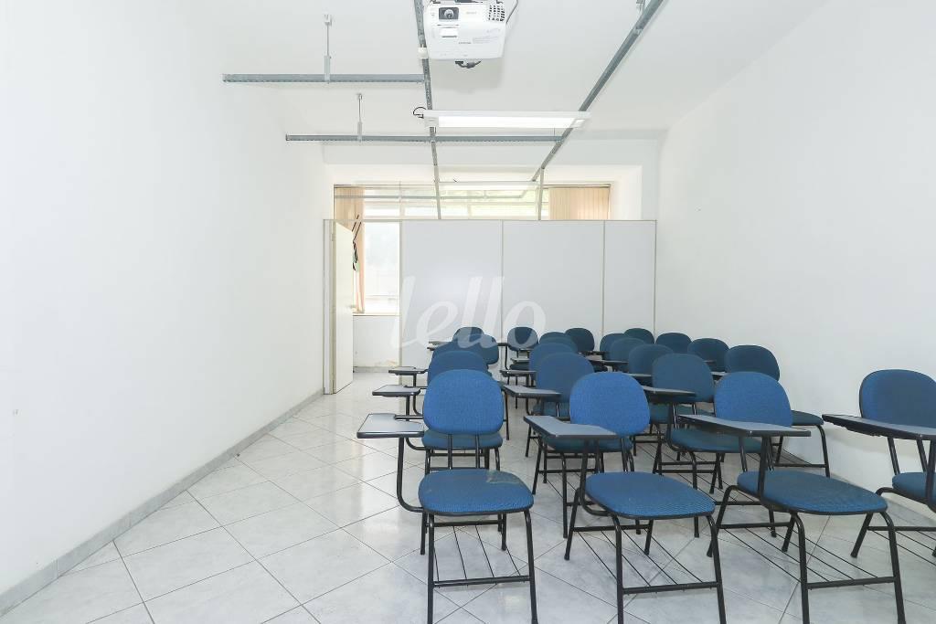 SUITE 3 de Sala / Conjunto para alugar, Padrão com 420 m², e em República - São Paulo