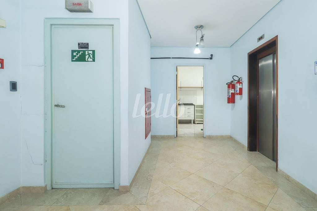 AREA CONDOMINIAL de Sala / Conjunto para alugar, Padrão com 420 m², e em República - São Paulo