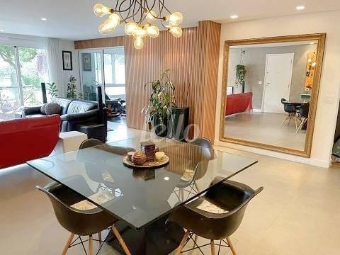 LIVING de Apartamento à venda, Padrão com 168 m², 4 quartos e 3 vagas em Brooklin Paulista - São Paulo