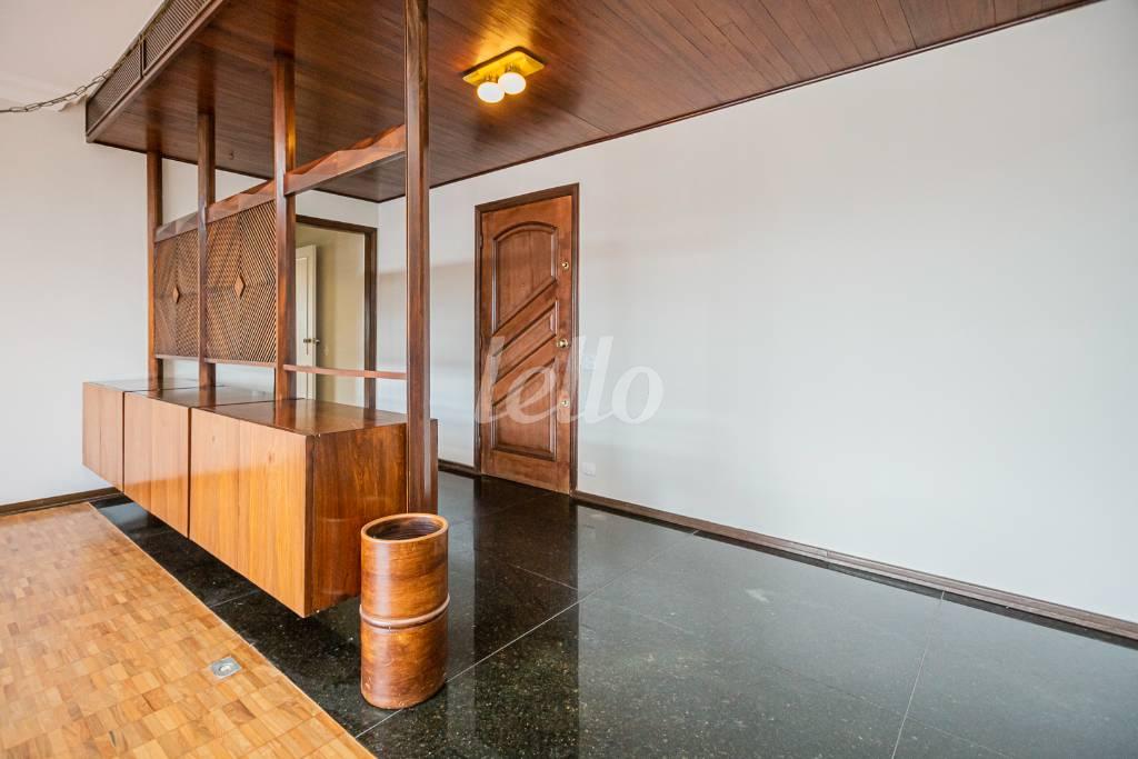 SALA de Apartamento à venda, Padrão com 212 m², 4 quartos e 2 vagas em Cerqueira César - São Paulo