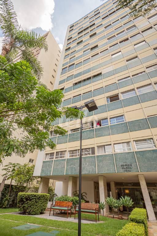 FACHADA de Apartamento à venda, Padrão com 212 m², 4 quartos e 2 vagas em Cerqueira César - São Paulo