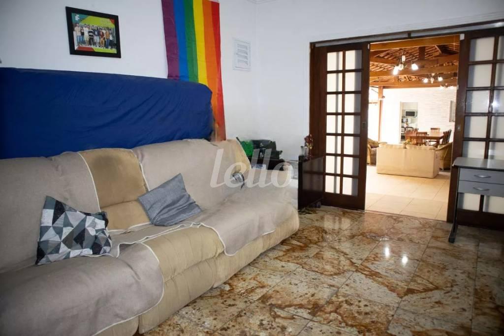 SALA EDICULA de Casa à venda, térrea com 400 m², 6 quartos e 8 vagas em Vila Nilo - São Paulo