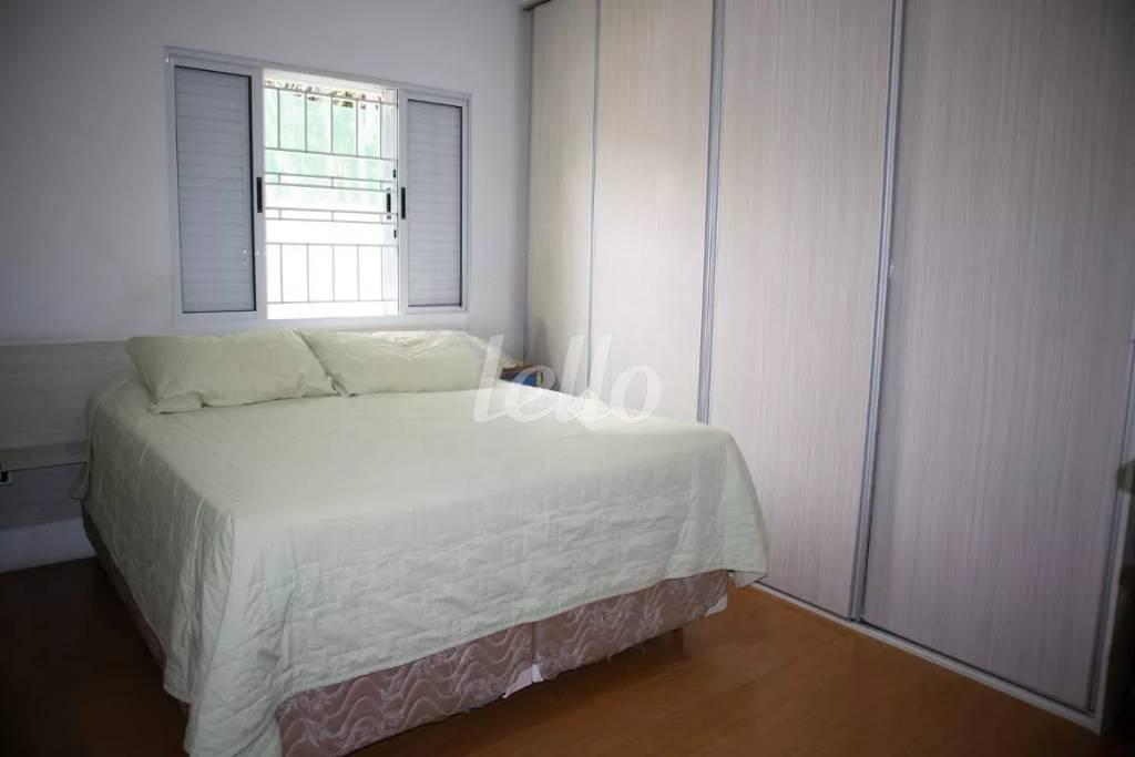 DORMITORIO de Casa à venda, térrea com 400 m², 6 quartos e 8 vagas em Vila Nilo - São Paulo