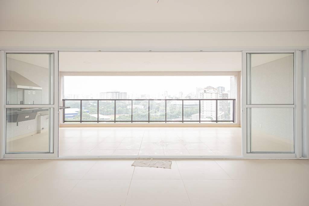 SALA de Apartamento à venda, Padrão com 163 m², 3 quartos e 4 vagas em Indianópolis - São Paulo