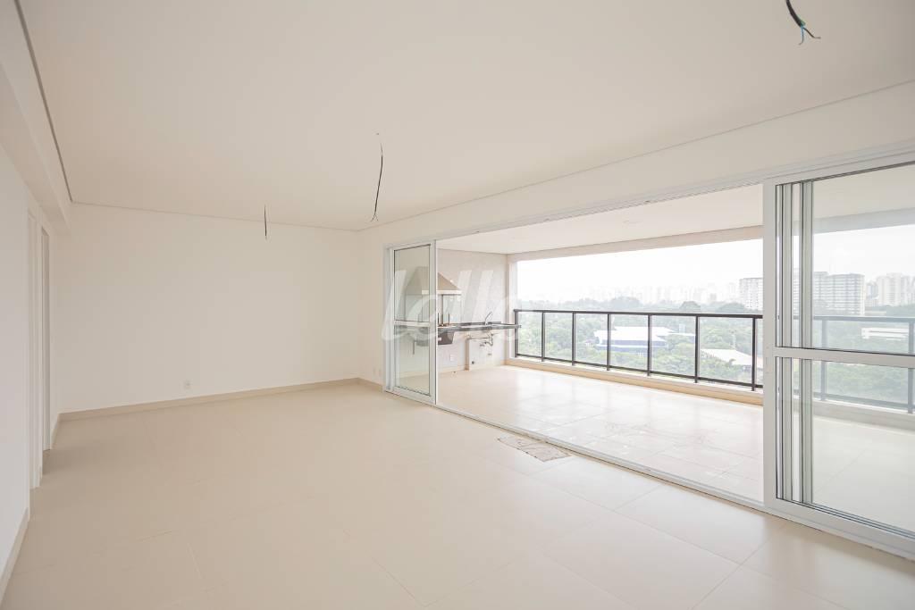 SALA de Apartamento à venda, Padrão com 163 m², 3 quartos e 4 vagas em Indianópolis - São Paulo