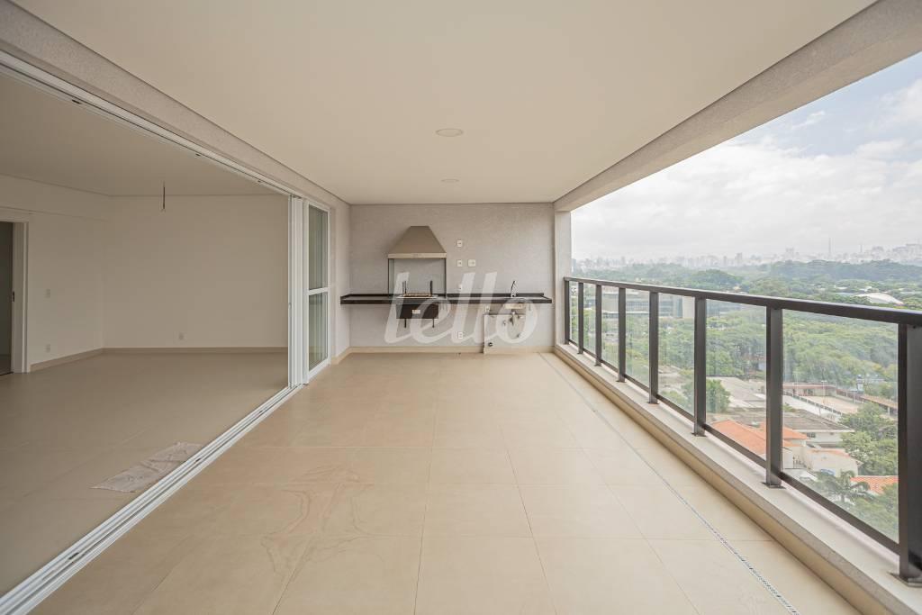 VARANDA GOURMET de Apartamento à venda, Padrão com 163 m², 3 quartos e 4 vagas em Indianópolis - São Paulo