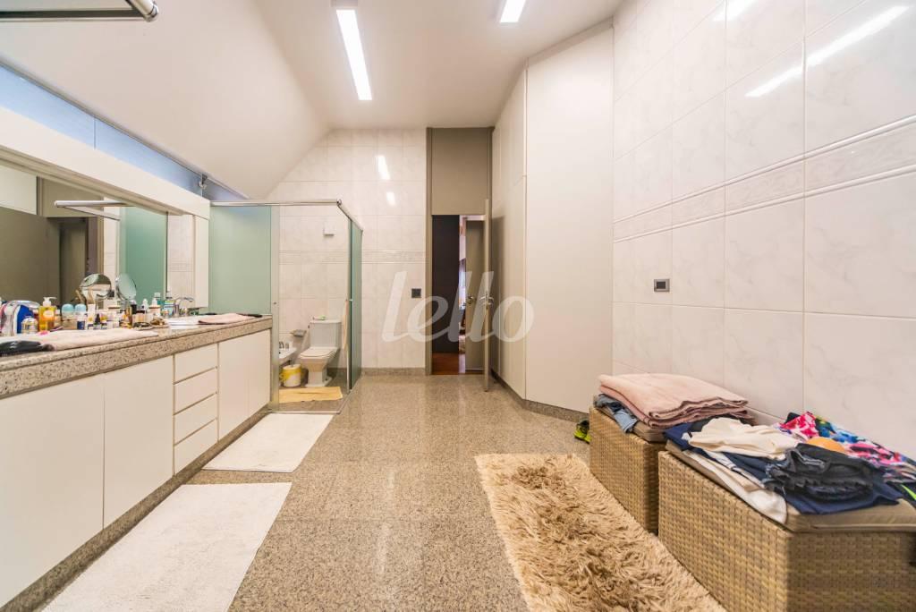 BANHEIRO QUARTO 1 de Casa à venda, em condomínio - sobrado com 783 m², 4 quartos e 5 vagas em Vila Lusitânia - São Bernardo do Campo