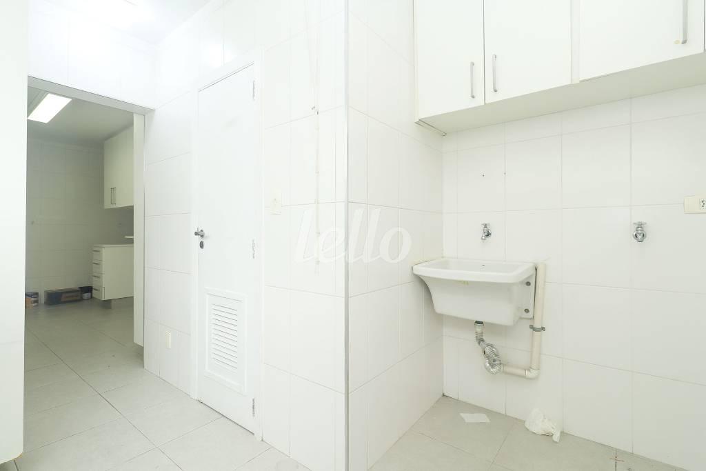 AREA DE SERVIÇO de Apartamento para alugar, Padrão com 140 m², 3 quartos e 2 vagas em Paraíso - São Paulo