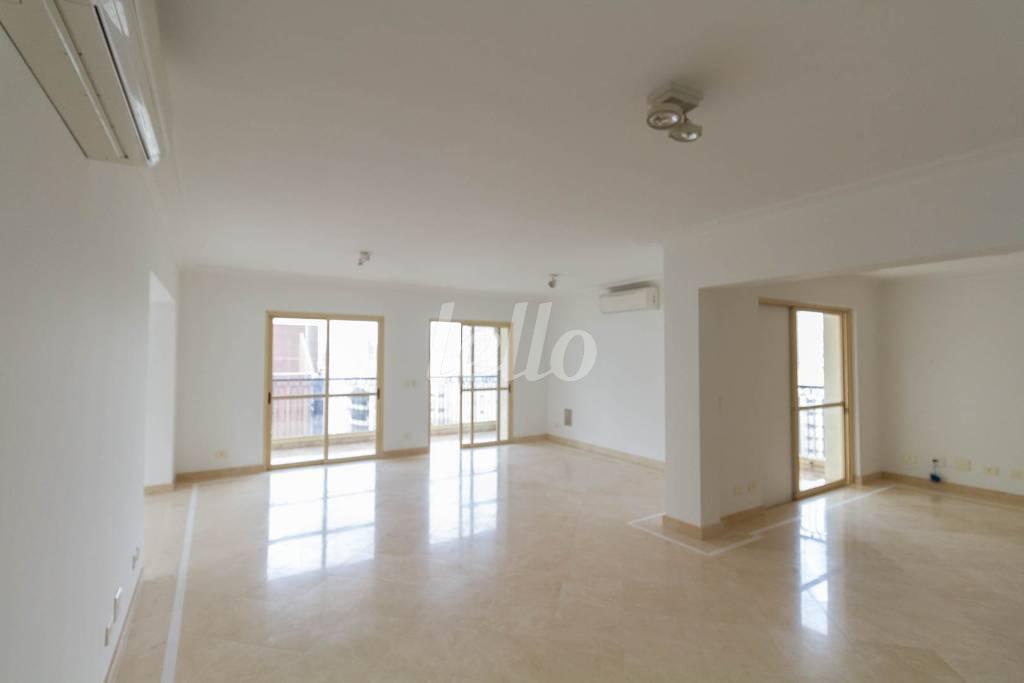 SALA de Apartamento para alugar, Padrão com 285 m², 4 quartos e 4 vagas em Vila Pompeia - São Paulo