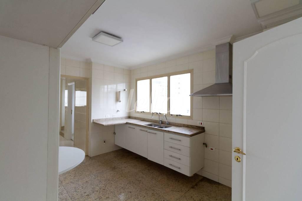 COZINHA de Apartamento para alugar, Padrão com 285 m², 4 quartos e 4 vagas em Vila Pompeia - São Paulo